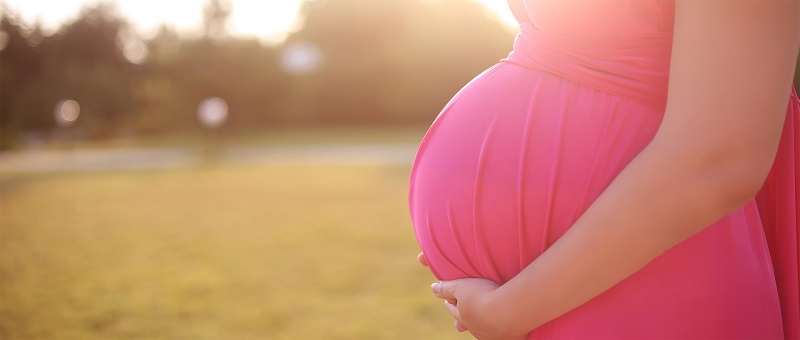 Grupy feministyczne i pro-life są zgodne w krytyce "macierzyństwa zastępczego".