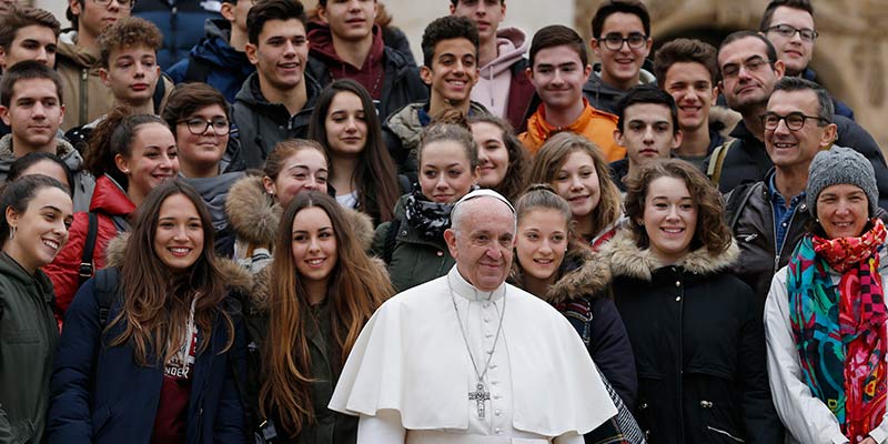 Card. Baldisseri: “La Iglesia quiere ayudar a los jóvenes a comprender los valores”