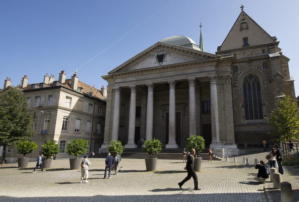 Une messe dans la cathédrale de Genève après cinq siècles