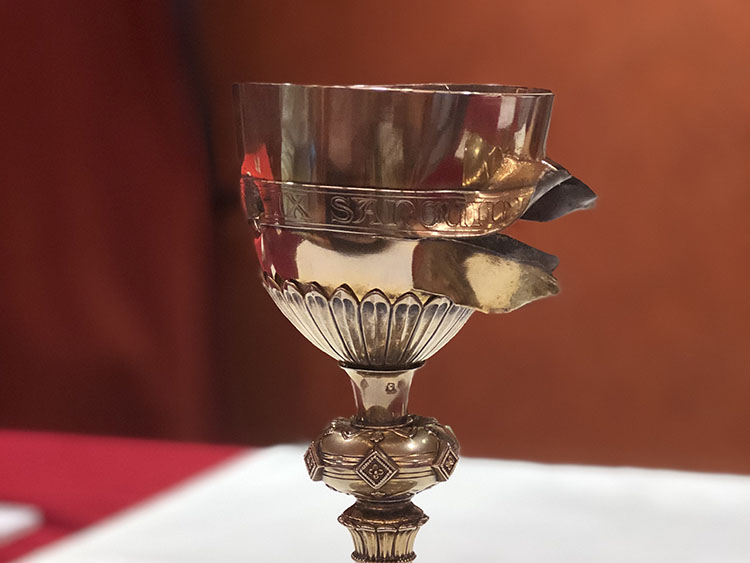The profaned chalice that travels through Spain
