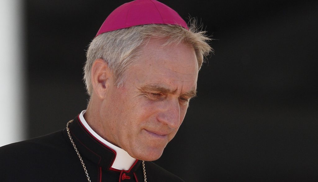 Georg Gänswein: «Benedicto XVI reza por la Iglesia universal»