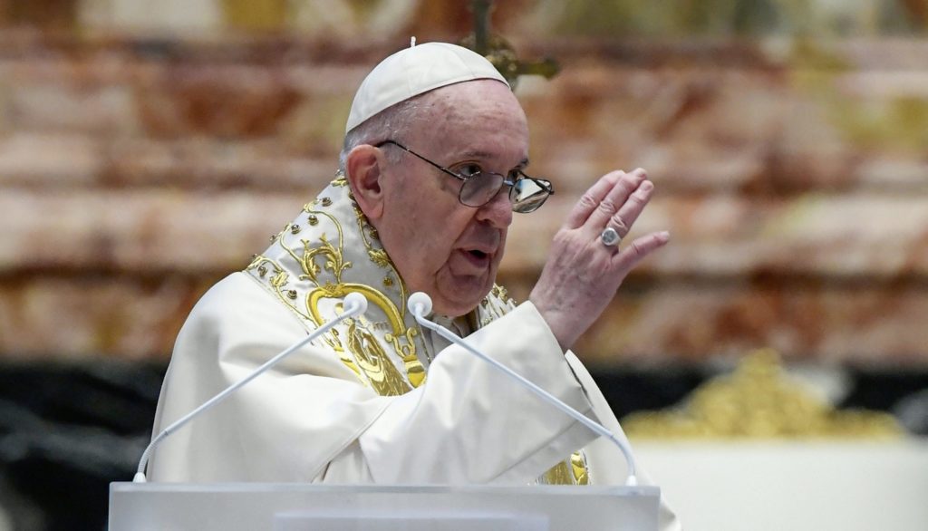 Easter message at the Urbi et Orbi blessing: "We are healed in the wounds of Christ".