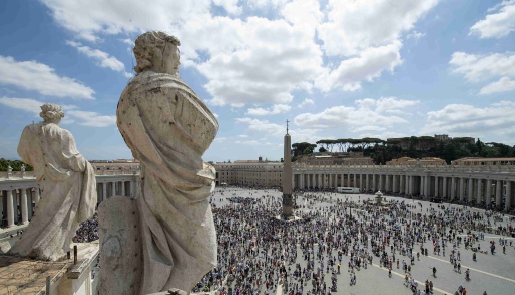 "Non stupiamoci se Gesù Cristo ci mette in crisi".
