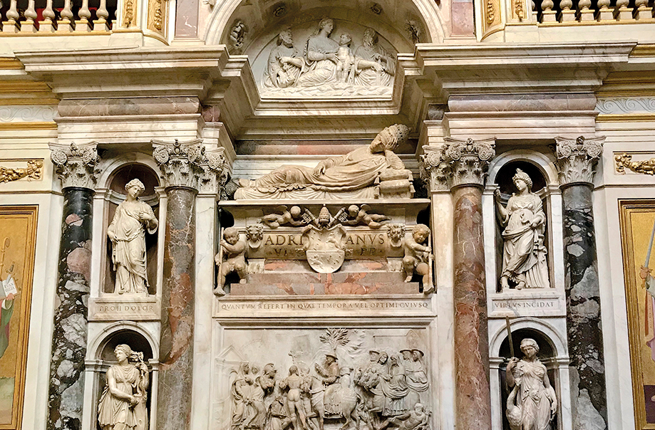 El sepulcro del Papa Adriano VI