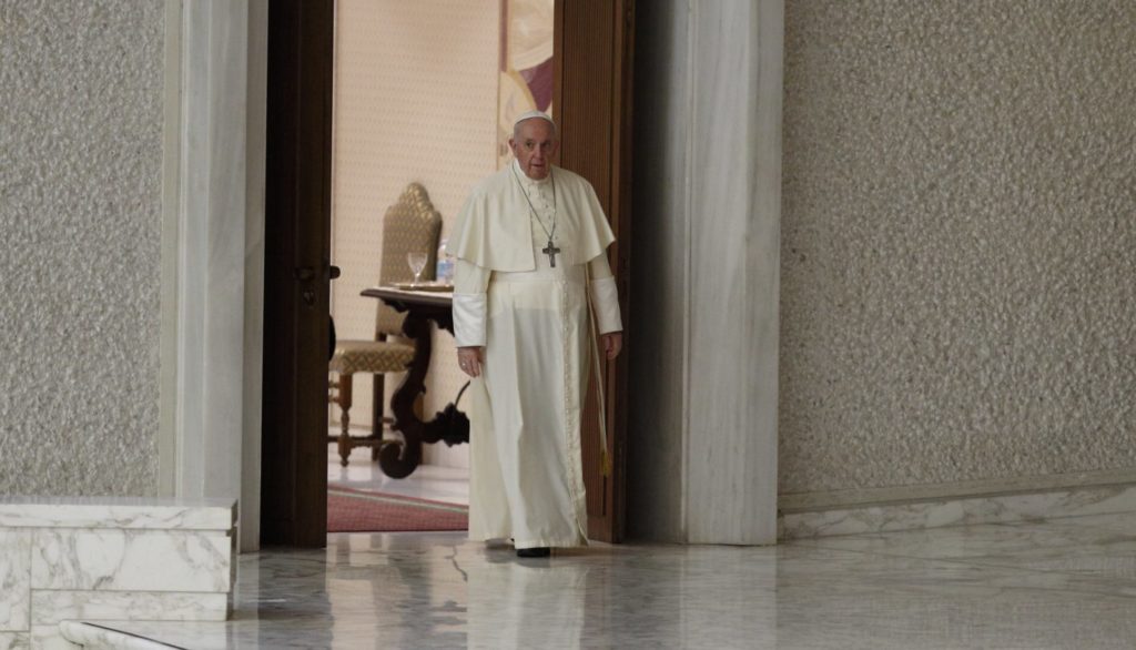"Ci accontentiamo di qualche formalità religiosa per avere la coscienza pulita?".