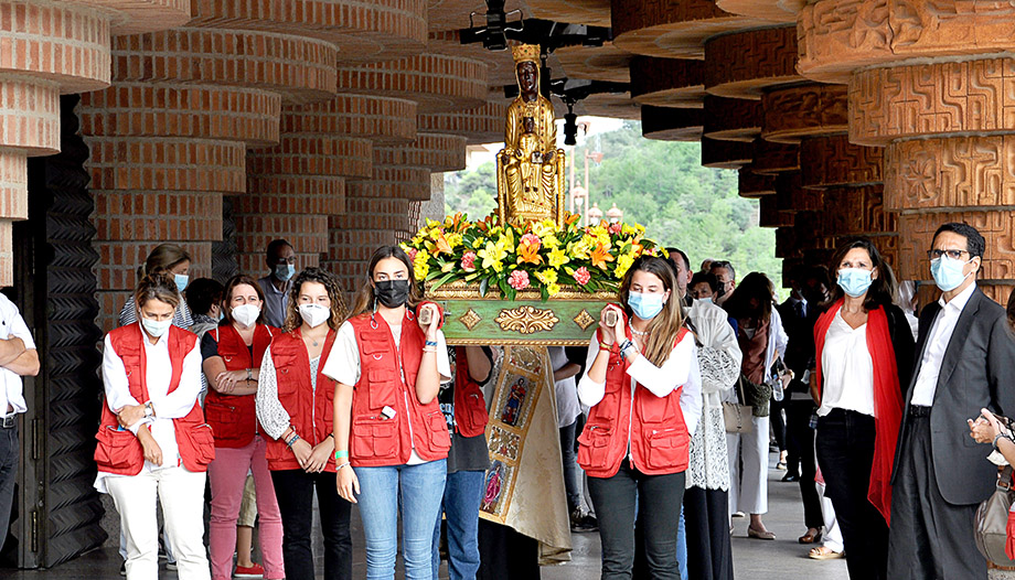 Torreciudad viste de flores a la Virgen en el Día de las Familias