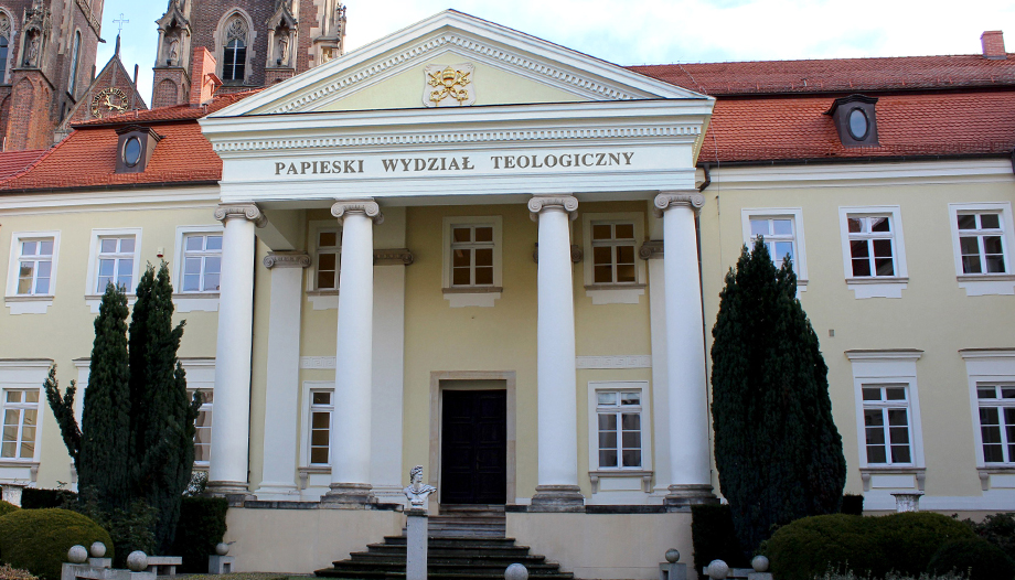 Mons. Fernando Ocáriz. Dottore honoris causa della Pontificia Facoltà Teologica di Breslavia.