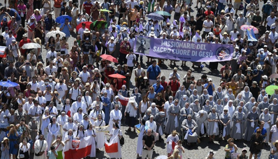 El Papa en el Ángelus: «Aprovechemos las vacaciones para detenernos y ponernos en escucha de Jesús»