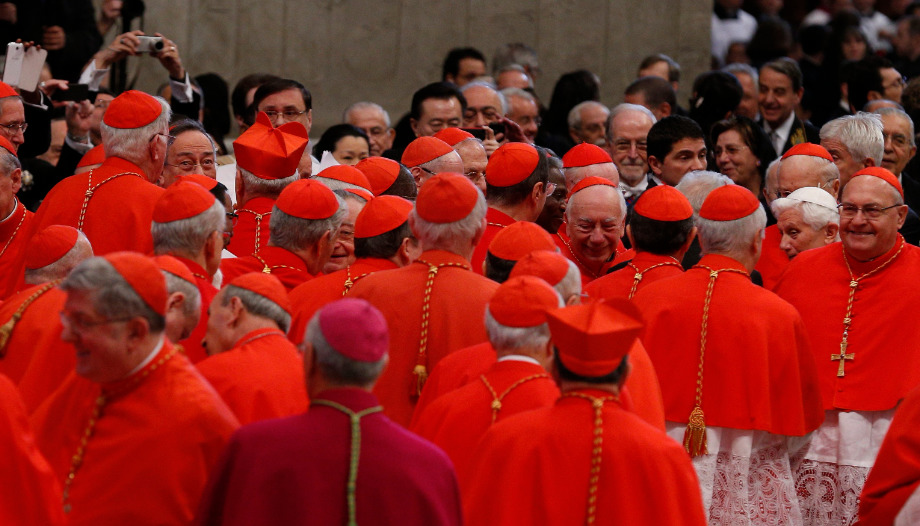 ¿Qué es un consistorio de cardenales?