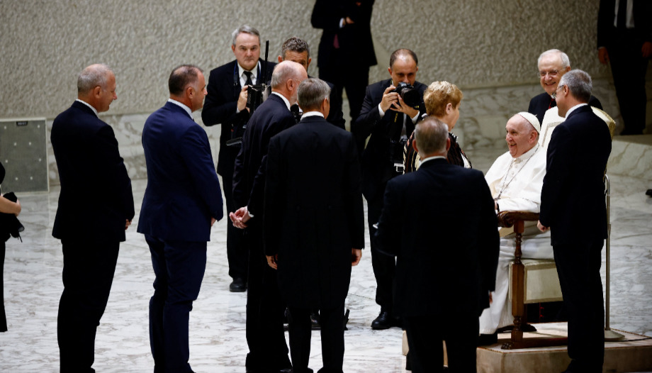 "La vera ricchezza è la condivisione", dice Papa Francesco nell'udienza ai leader d'impresa