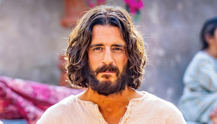 Jonathan Roumie: “Para interpretar a Jesús siempre empiezo rezando”