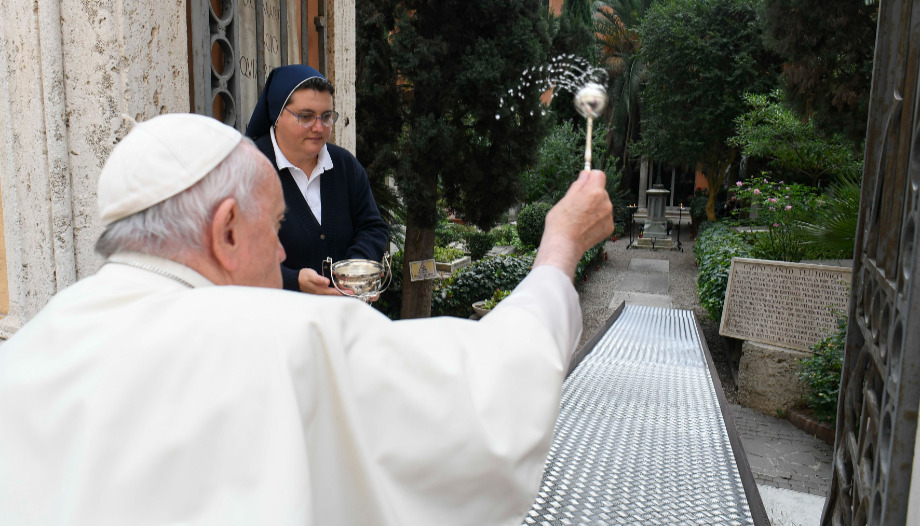 On All Souls' Day, Pope encourages faithful to dream of heaven