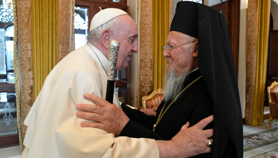 Pope in Bahrain: "It is not enough to say that religion is peaceful".