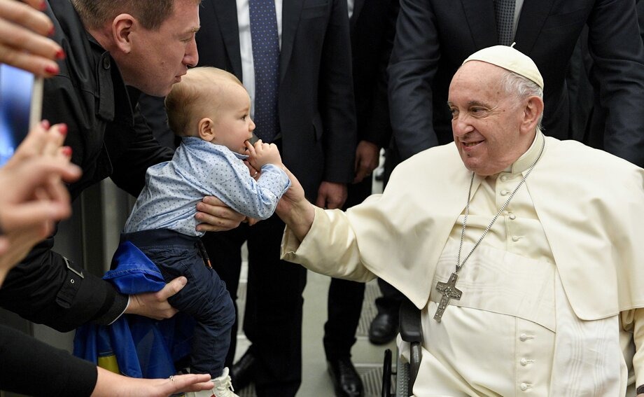 Der Papst bei der Audienz 28-12