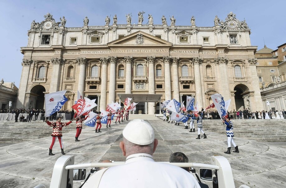 El Papa Francisco vuelve a la plaza de San Pedro