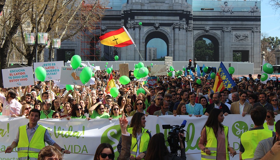 Tausende von Familien verteidigen das Leben in Madrid