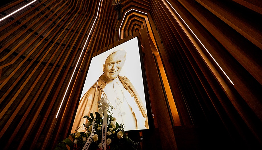Das Geheimnis einer anderen Gegenwart. Die Kapelle des Heiligen Johannes Paul II. in der Kathedrale von Madrid.