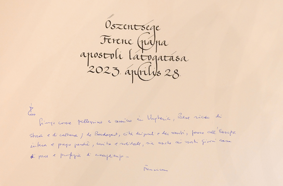 Le message du pape dans le livre d'honneur hongrois