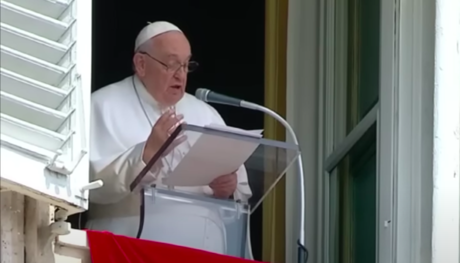 Le Saint-Père propose un bref examen de conscience et se rendra en Hongrie