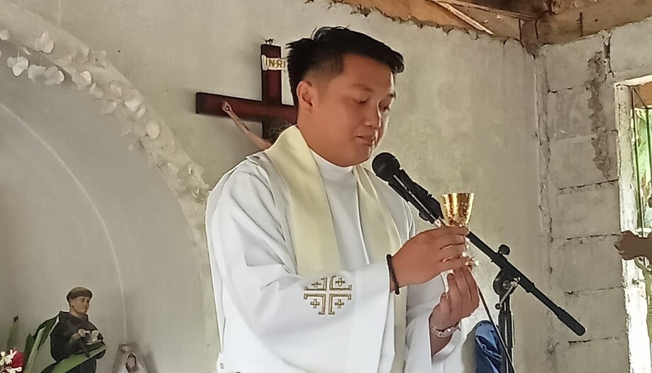 Mon Carmelo : "Aux Philippines, il y a des quartiers où l'on ne communie qu'une fois par mois".