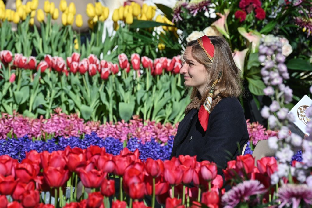 Pascua en San Pedro: alegría en las flores