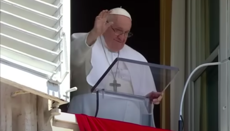 Regarder vers le ciel et le rosaire pour la paix, propositions du Pape