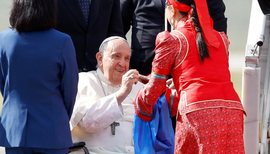 O Papa pisa pela primeira vez o solo da Mongólia