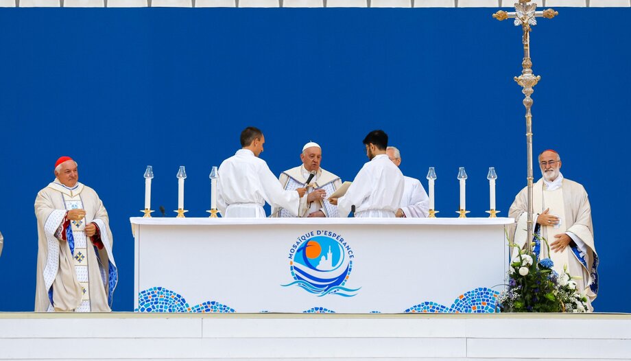 Il Papa canta il Mediterraneo come "culla della civiltà, della vita e della pace".