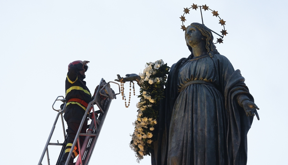 "L'Évangile nous montre le courage de Marie", déclare le pape.