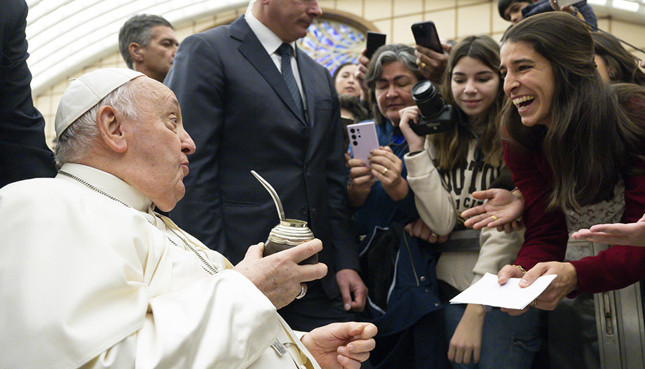 Victoria, die junge Frau, die den Papst zur Paarung einlädt