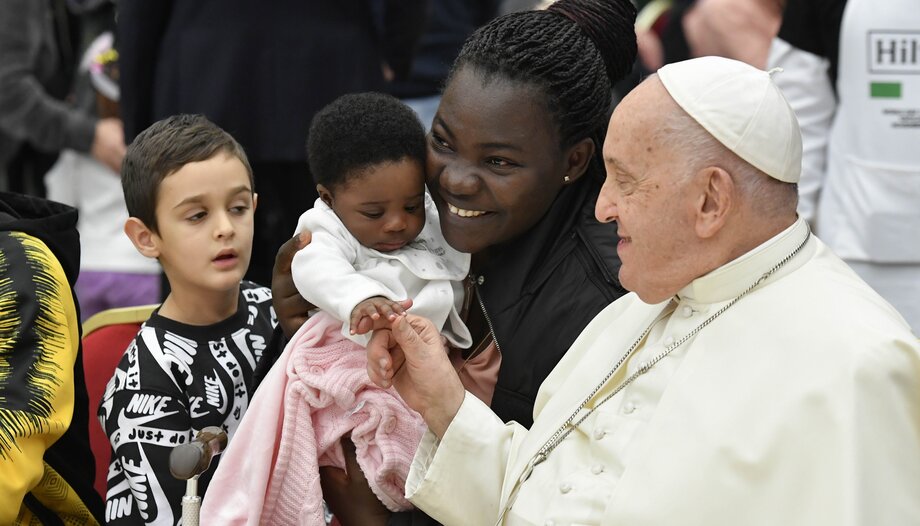 Der Papst erinnert uns daran, dass "die Armen uns viel zu lehren haben".
