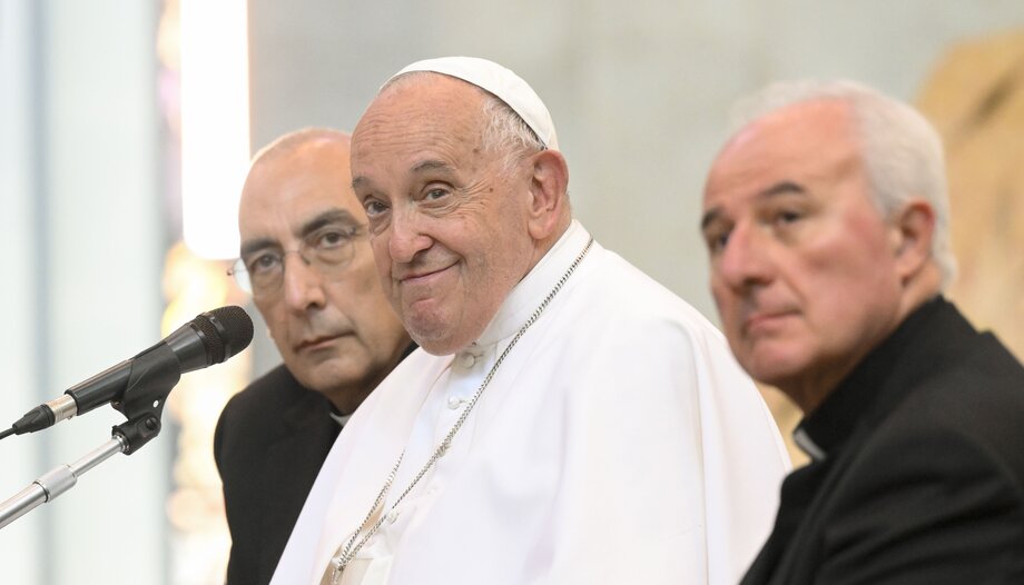 Papa Francesco invita i cattolici "a essere 'eucaristici'".
