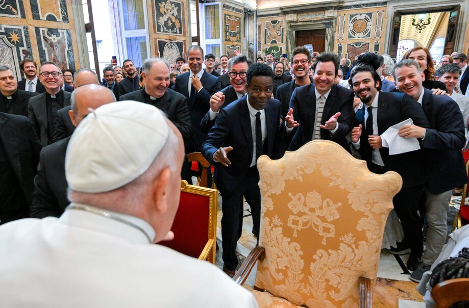 Papst trifft sich mit Komikern und Komödianten aus aller Welt