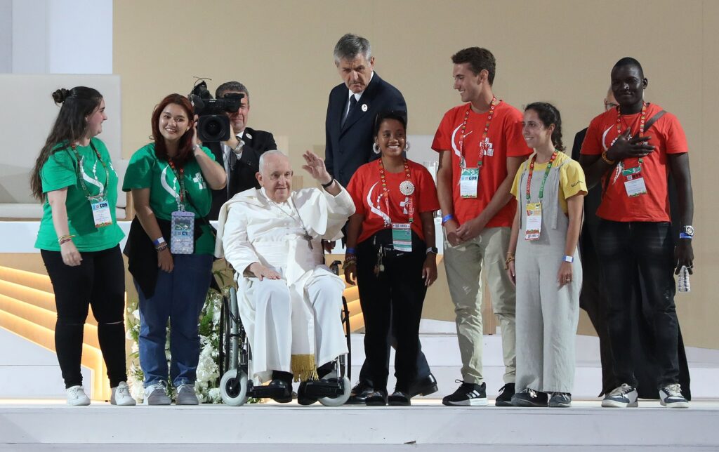 Pope to young people: "Do not walk as tourists, but as pilgrims".
