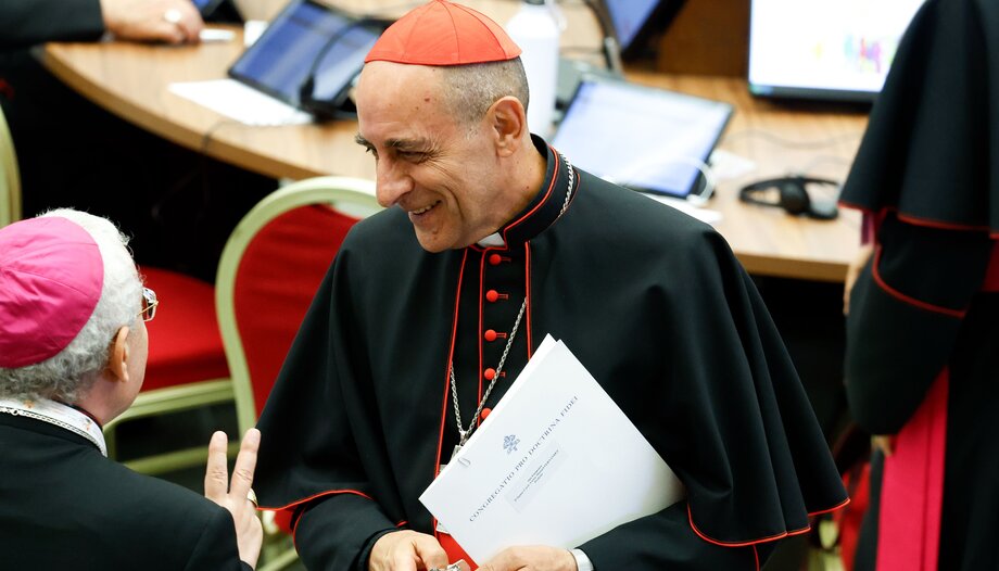 Cardinale Fernandez: il Papa ritiene che "il diaconato femminile non è maturo".