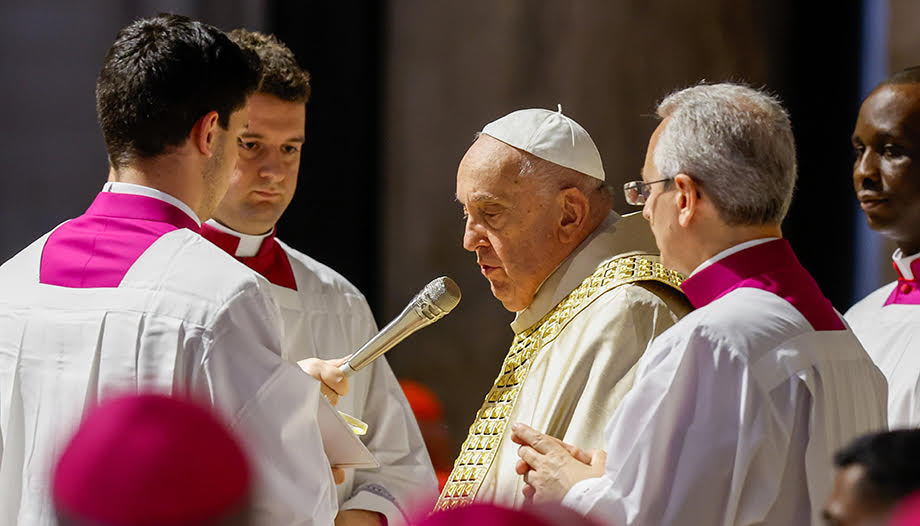 Papst betet