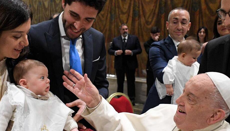 Le pape s'élève à nouveau contre les abus, l'exploitation et la négligence envers les enfants