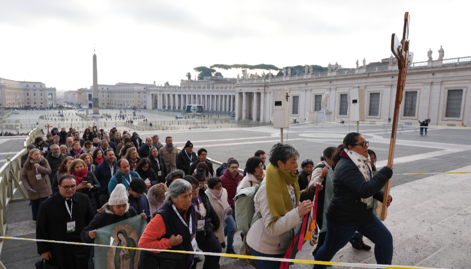 Pope to Communicators: "to communicate is not only to go out, but also to meet the other".