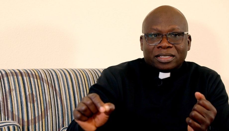 Ksiądz Jean Boniface z Burkina Faso potępia presję dżihadyzmu