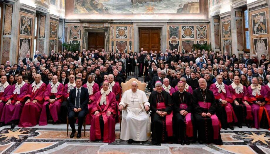 Papst fordert Bischöfe auf, Verfahren zur Ungültigerklärung von Ehen bekannt zu machen