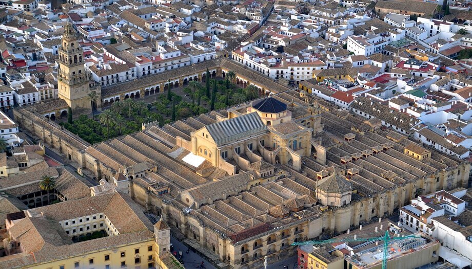 Mezquita-catedral de Córdoba desde el aire. Santos Rodrigo y Salomón.