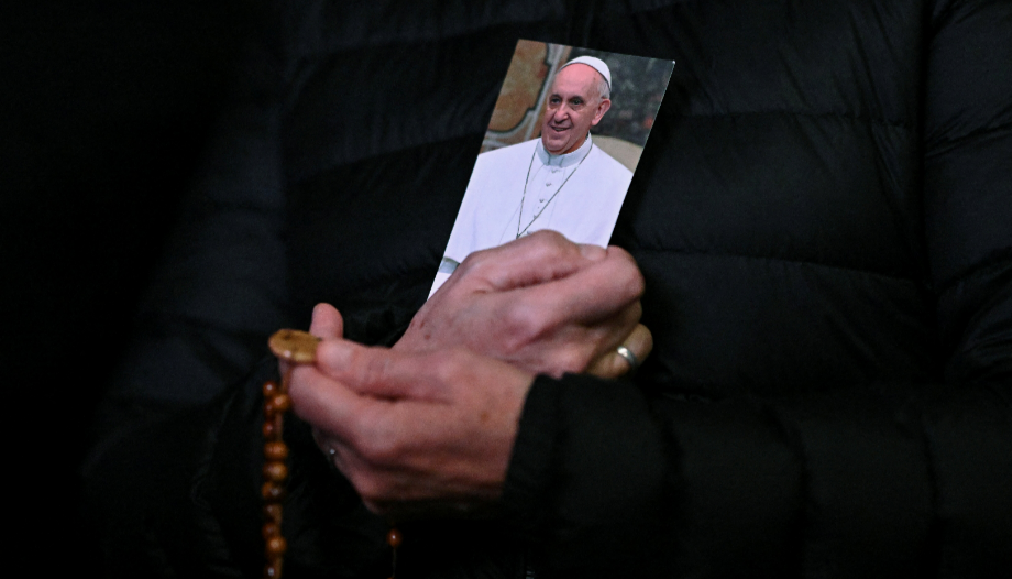 ¿En qué trabaja el Papa desde el hospital?