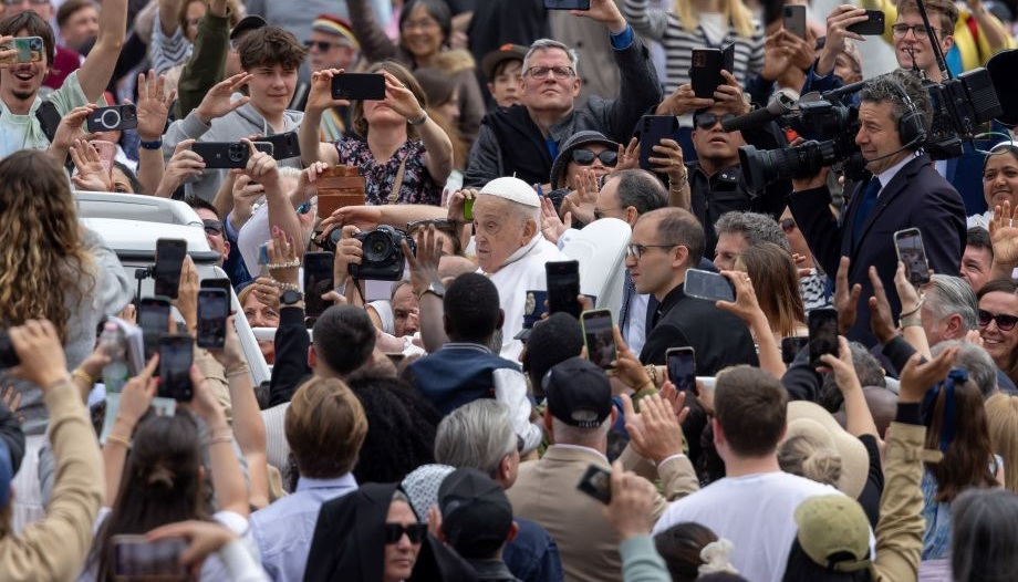 Ostatnia podróż papieża Franciszka w "popemobile