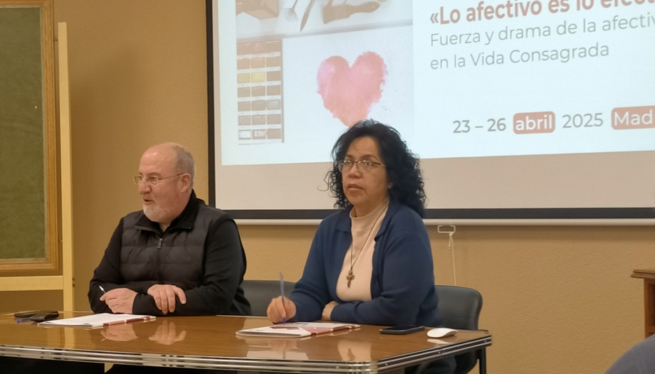 La afectividad, y el cardenal Artime, en la Semana de Vida Consagrada
