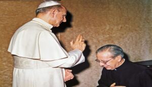 Paweł VI błogosławi błogosławionego Alvaro del Portillo.