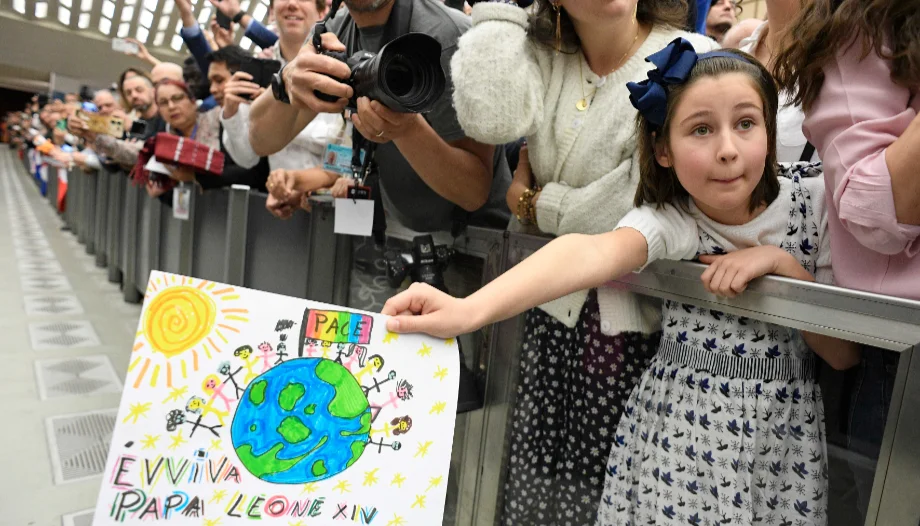 Le pape appelle les journalistes à "dire non à la guerre des mots et des images".