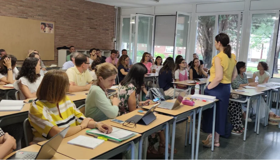 The Aprendamos a Amar program and its application in schools