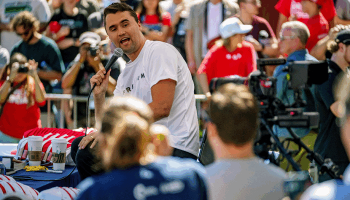 Charlie Kirk momentos antes de ser asesinado