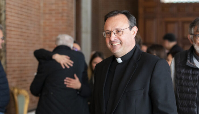 Muore d'infarto José Antonio Álvarez, vescovo ausiliare di Madrid.