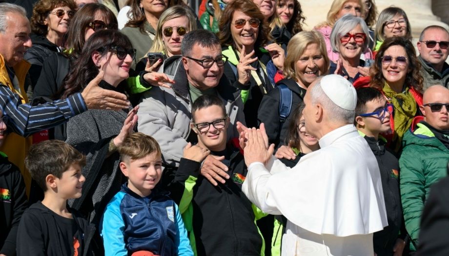 Leo XIV revolutionizes "mission": it is not only "to leave" but "to remain", and asks to pray for Gaza